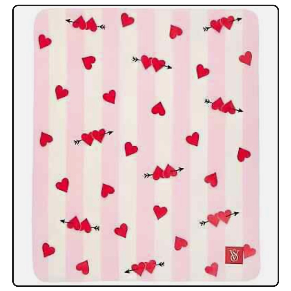 Victoria's Secret heart blanket - Picture 5 of 5